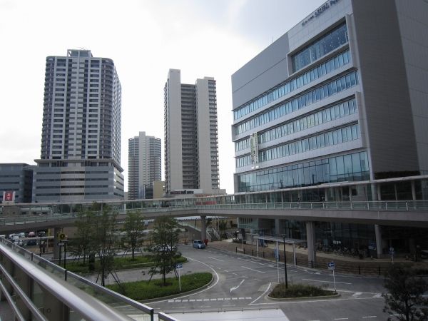 �����Y�a�̊J�����i��ł��铌���@�f�b�L�ŉw�͂������}���ق������ւ������ɍs���܂�